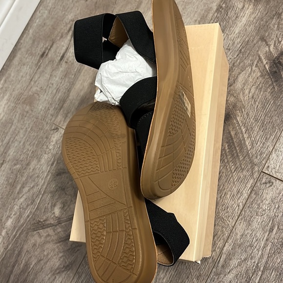 BNIB Black Sandals - Picture 5 of 5